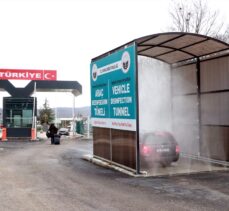Dereköy Sınır Kapısı'ndan giriş yapan araçlar dezenfekte ediliyor
