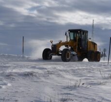 Doğu Anadolu'da kar ve tipi nedeniyle 98 köy yolu ulaşıma kapandı