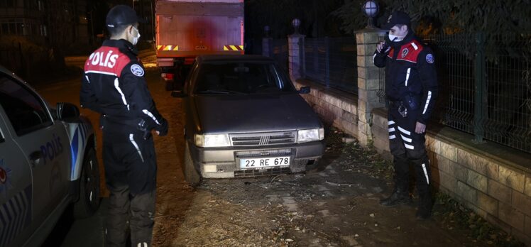 Edirne'de “dur” ihtarına uymayan sürücünün otomobili park halinde bulundu