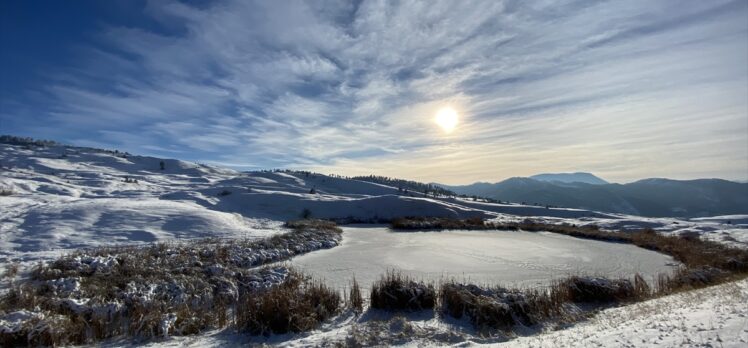 Erzurum’daki Dipsiz Göl soğuk hava nedeniyle buz tuttu