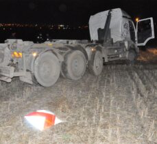 Eskişehir'de park halindeyken çalınan kamyon tarlada devrilmiş halde bulundu