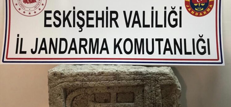 Eskişehir'de tarihi eser operasyonunda mezar steli ele geçirildi