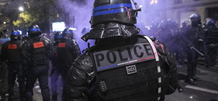 Fransa'da güvenlik yasa tasarısının protesto edildiği gösterilerde şiddet olayları yaşandı