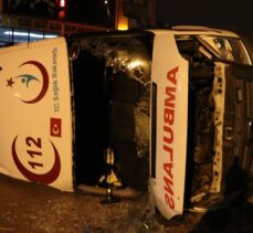Gaziantep'te ambulans ile hafif ticari araç çarpıştı: 4 yaralı