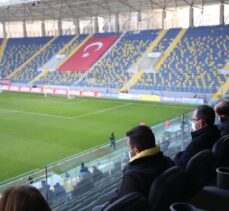 Gençlik ve Spor Bakanı Kasapoğlu, Ankara derbisini izledi