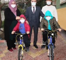 İçişleri Bakanı Soylu'dan şehit çocuklarına bisiklet hediye