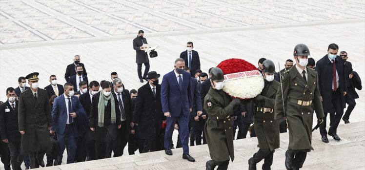Irak Başbakanı Kazımi, Anıtkabir'i ziyaret etti
