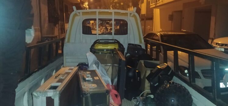 İzmir'de biri hırsız diğeri çalıntı eşyaları satın alan iki şüpheli yakalandı