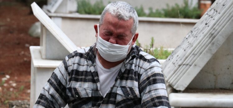 İzmir'de sele kapılarak ölen 2 kişinin cenazesi defnedildi