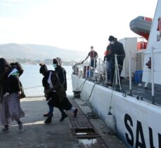 İzmir'de Türk kara sularına geri itilen 69 sığınmacı kurtarıldı