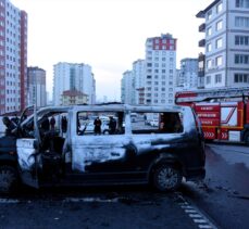 Kayseri'de bir minibüste çakmak gazından çıktığı iddia edilen yangında 3 kişi yaralandı