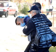 Kayseri'de komşularını av tüfeğiyle tehdit etikleri iddiasıyla 2 şüpheli gözaltına alındı