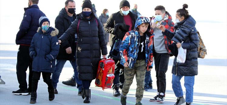 Kış tatili için Palandöken'e gelen Ukraynalı turistler davul zurnayla karşılandı