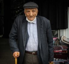 Kütahya'da kolon kanserini atlatan 105 yaşındaki Nuri dede, Kovid-19'u da yendi