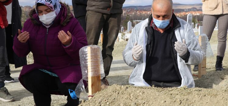 Kütahya'da Kovid-19'dan hayatını kaybeden lise öğrencisinin cenazesi toprağa verildi