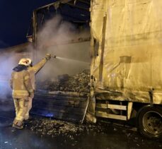Kuzey Marmara Otoyolu’nda yanan kamyon kullanılamaz hale geldi