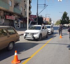 Mersin polisinden vatandaşlara 3 dilde “sokağa çıkmayın” uyarısı
