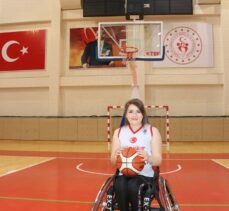 Milli basketbolcu Ebru tekerlekli sandalyeden attığı sayılarla hayata yeniden bağlandı