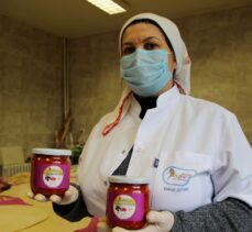 Ninelerinden öğrendikleri yöntemle “Balkan sosu” üretiyorlar
