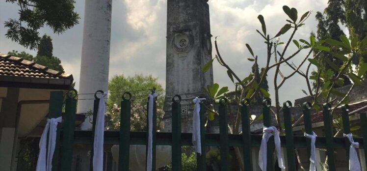 Sri Lanka'da Hristiyan din adamları Kovid-19'dan ölenlerin cesetlerinin yakılmasına tepki gösterdi