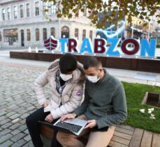 Trabzon'da vatandaşlar AA'nın “Yılın Fotoğrafları” oylamasına katıldı