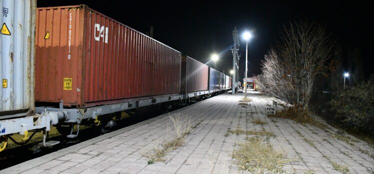 Türkiye'den Çin'e gidecek ilk blok ihracat treni Sivas'a ulaştı