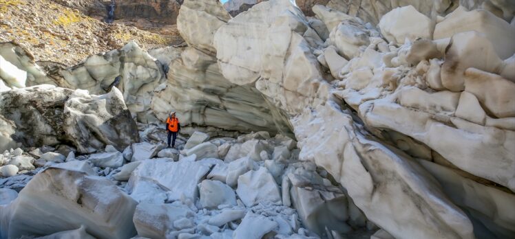 Türkiye'nin en büyük vadi buzulu Uludoruk mercek altına alınıyor