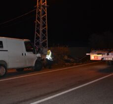 Uşak'ta para nakil aracı kamyonete çarptı: 1 ölü, 5 yaralı