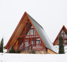 Yıldız Dağı Kayak Merkezi'ne kar yağdı