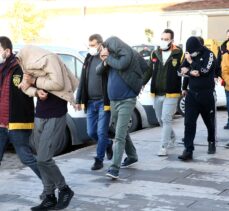Adana'da fuhuş operasyonunda yakalanan 14 zanlıdan 6'sı tutuklandı