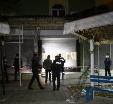 Adana'da kuyumcuya giren iki hırsız suçüstü yakalandı