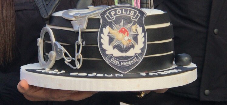 Adana'da polisten kalp hastası çocuğa sürpriz doğum günü kutlaması