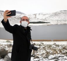 Aksaray'daki Narlıgöl, karlı görüntüsüyle ziyaretçilerine güzellik sunuyor