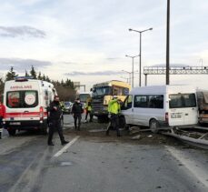 Anadolu Otoyolu'nda iki kişinin yaralandığı zincirleme trafik kazası ulaşımı aksattı