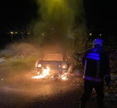 Ankara'da ateşe verilen çalıntı otomobildeki yangını itfaiye söndürdü