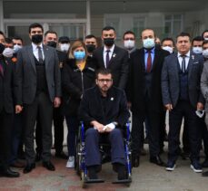 Antalya'da gaziyi darbettiği öne sürülen baba ile oğlunun tutuklanmamasına tepki