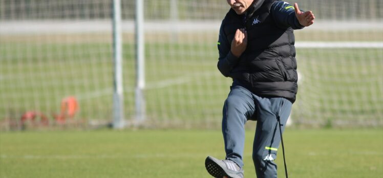 Antalyaspor Teknik Direktörü Yanal'dan ilk yarı değerlendirmesi: