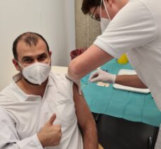 Avusturya’da Kovid-19 aşısı yaptıran Türk doktorlardan “aşı normale dönüş için bir fırsat” vurgusu