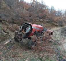 Aydın'da devrilen traktördeki 2 kişi yaralandı