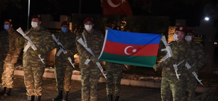 Azerbaycan askerleri “Kış Tatbikatı” için Kars'ta
