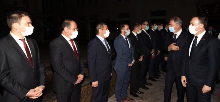 Bakan Akar ve Orgeneral Güler, Türkiye'nin Bağdat Büyükelçiliği'ni ziyaret etti