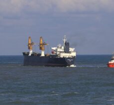GÜNCELLEME – Beykoz'da makine arızası nedeniyle demir atan kargo gemisi Ahırkapı'ya götürülüyor