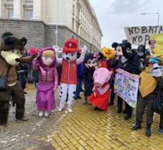 Bulgaristan'da lokanta ve bar çalışanları Kovid-19 önlemlerini protesto etti