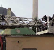 Bursa'da hırsızlık şüphelisi cami avlusunun çatısında yakalandı