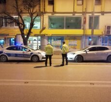 Bursa'da kısıtlamayı ihlal ederek polisle tartışan sürücü gözaltına alındı