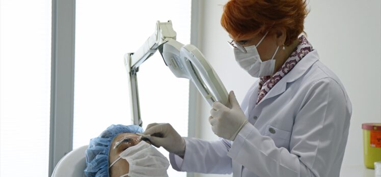 Dermatolojik muayeneler de online yapılıyor