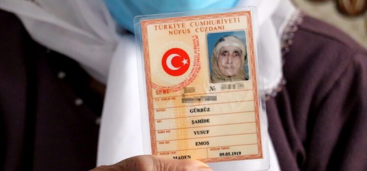 Elazığ'da 102 yaşındaki Şahide Gürbüz koronavirüsü yenmeyi başardı