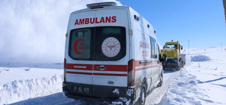 Erciş'te kar nedeniyle mahsur kalan hasta çocuğun imdadına ekipler yetişti