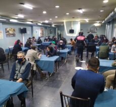 Eskişehir'de kumar oynanan dernek binasındaki 65 kişiye para cezası