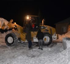Hakkari'de yolu kardan kapanan köydeki kalp hastasının yardımına ekipler yetişti